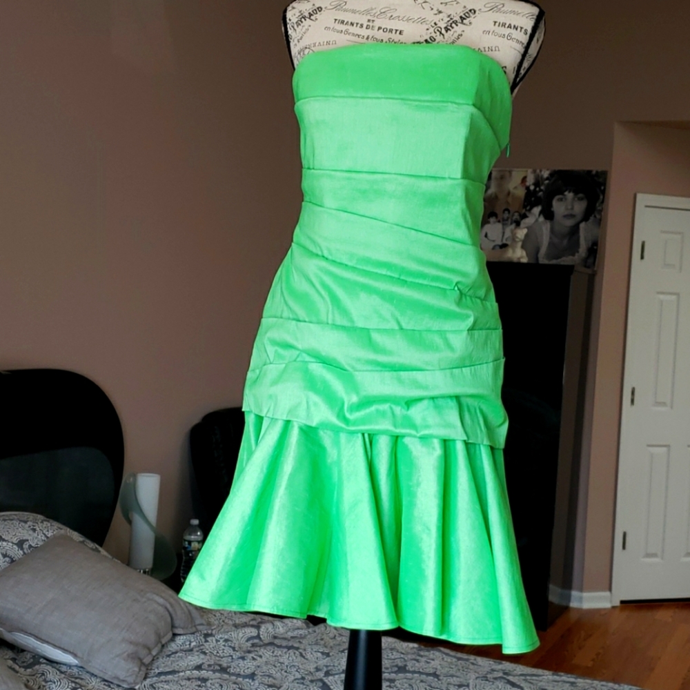Halston Heritage dress. Summer green, Size 12